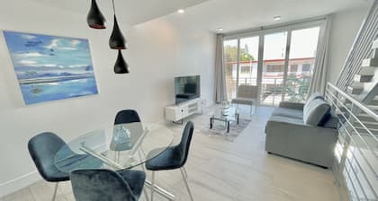 *1 block to the Beach* Private Hot Tub* Rooftop Terrace*