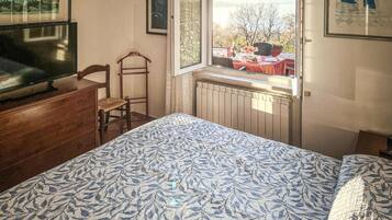 2 Schlafzimmer, Reisekinderbett, kostenloses WLAN, Bettwäsche