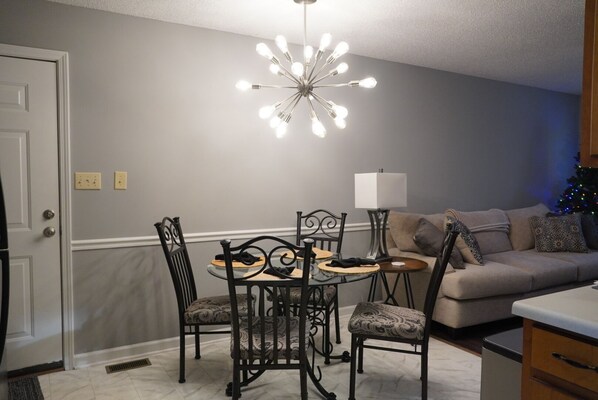 Interior - Cozy House Close To Everything Anderson Has To Offer (Anderson)