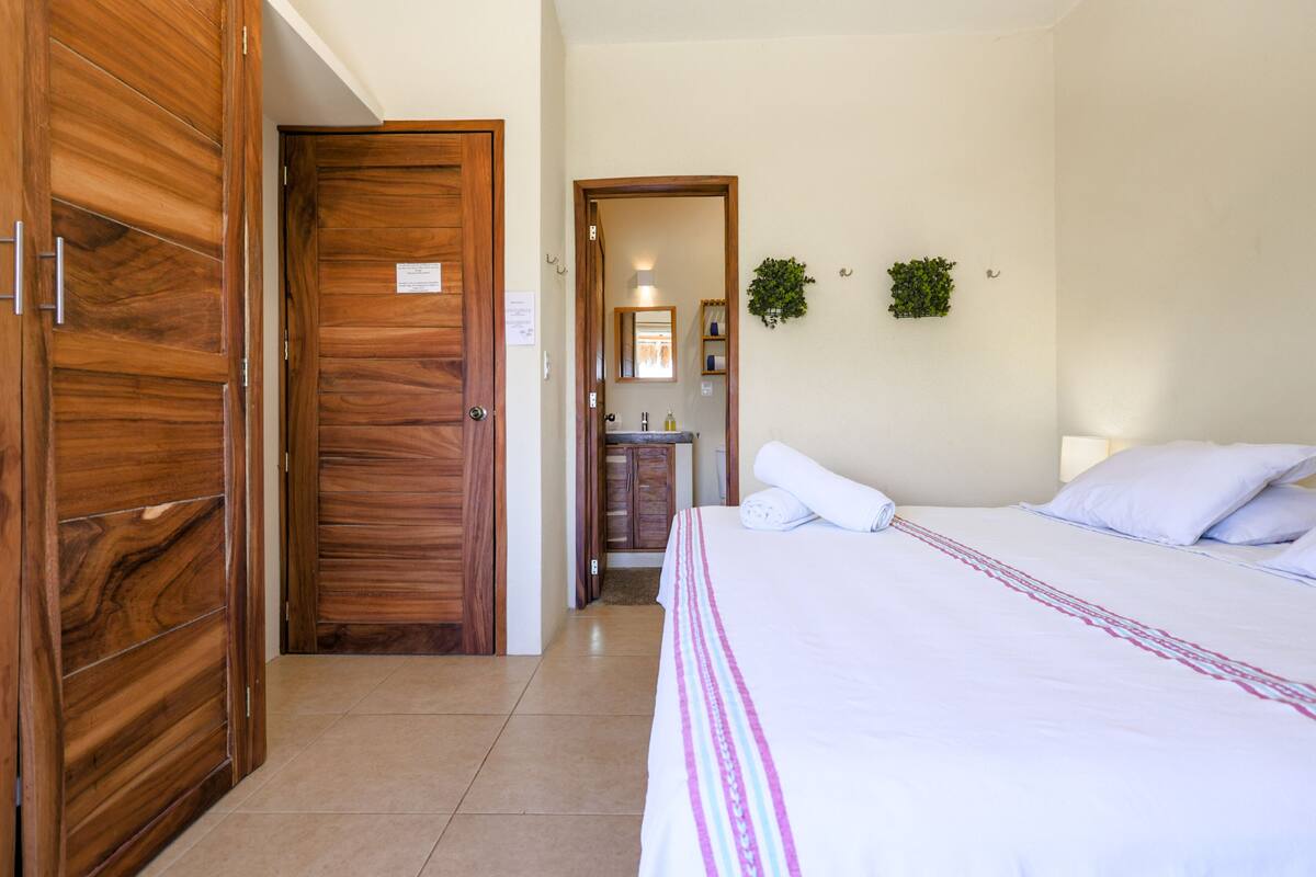 Comfort Apartment, 3 Bedrooms | WiFi (free), bed sheets