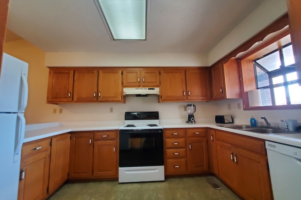 Mikrobølgeovn, ovn, kogeplade, opvaskemaskine