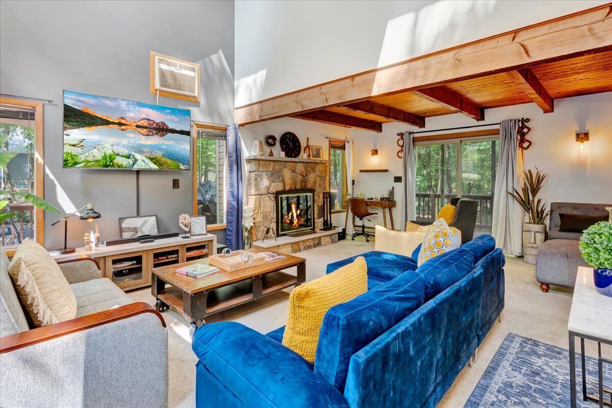 Villa w/Game Room, Hot Tub, Firepit & Fireplace
