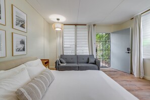 1 bedroom, desk, iron/ironing board, WiFi - Honolulu Vacation Rental: Walk to Beaches (Honolulu)