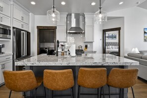 Fridge, microwave, oven, stovetop - Luxury Home | Home Theater | Hot Tub (Kamas)