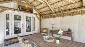 Outdoor dining - 3 bedroom, 4 bath, pool home, gulf side, approx. 200 steps to Crescent beach! (Siesta Key)