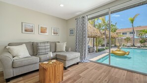 Smart TV, books, music library - 3 bedroom, 4 bath, pool home, gulf side, approx. 200 steps to Crescent beach! (Siesta Key)