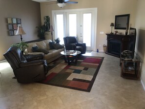 Smart TV - Private Pool on the Golf Course in Surprise (Surprise)