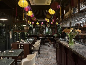 Bar (on property) - PARIS OF DRAGONBAY HOTEL (Ha Long)