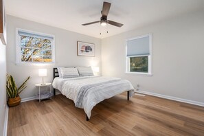 4 habitaciones, escritorio, tabla de planchar con plancha y wifi 