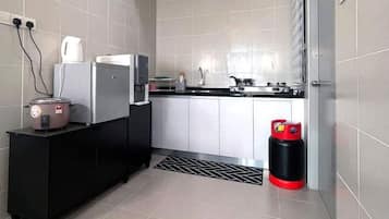 Family Apartment | Private kitchen | Mini-fridge, stovetop, electric kettle, rice cooker