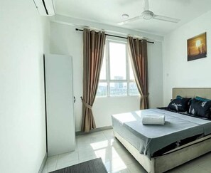 Family Apartment | 4 bedrooms, iron/ironing board, free WiFi - Inap Tanjung Homestay (Kuala Terengganu)