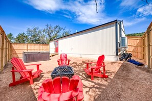 Terrace/patio - La Casita 116 | Hot Tub | Fire Pit (Fredericksburg)