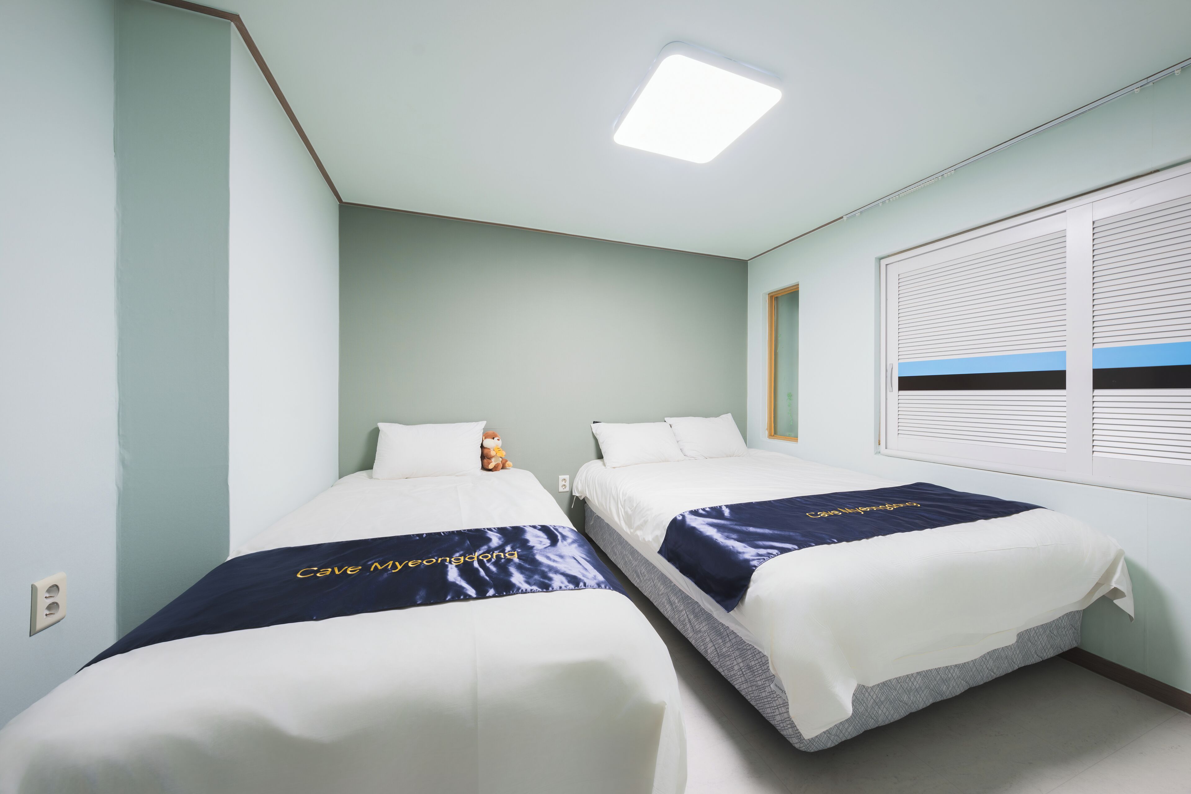 Standard Triple Room | Tempur-Pedic beds, laptop workspace, blackout drapes, iron/ironing board