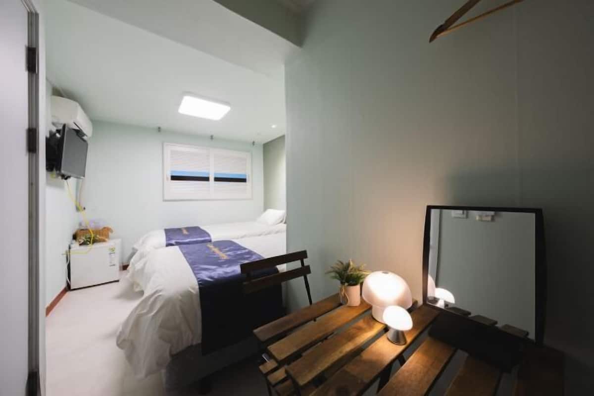Tempur-Pedic beds, laptop workspace, blackout curtains