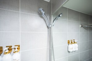 Standard Double Room | Bathroom