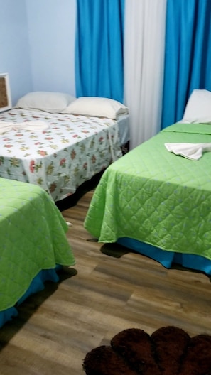 5 bedrooms, laptop workspace, free WiFi - The Ocean Blue Beach House  (Blanchisseuse)