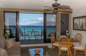 Smart TV - Top floor updated oceanfront condo, AC, near shops (Napili-Honokowai)