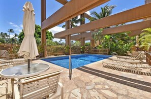 A heated pool - Top floor updated oceanfront condo, AC, near shops (Napili-Honokowai)