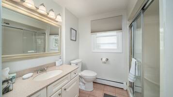 Hårtørrer, håndklæder, Sæbe, Toiletpapir