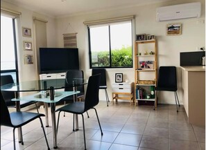 Dining - Adorable 2 Bedroom Cabin in Holiday Park (Apollo Bay)