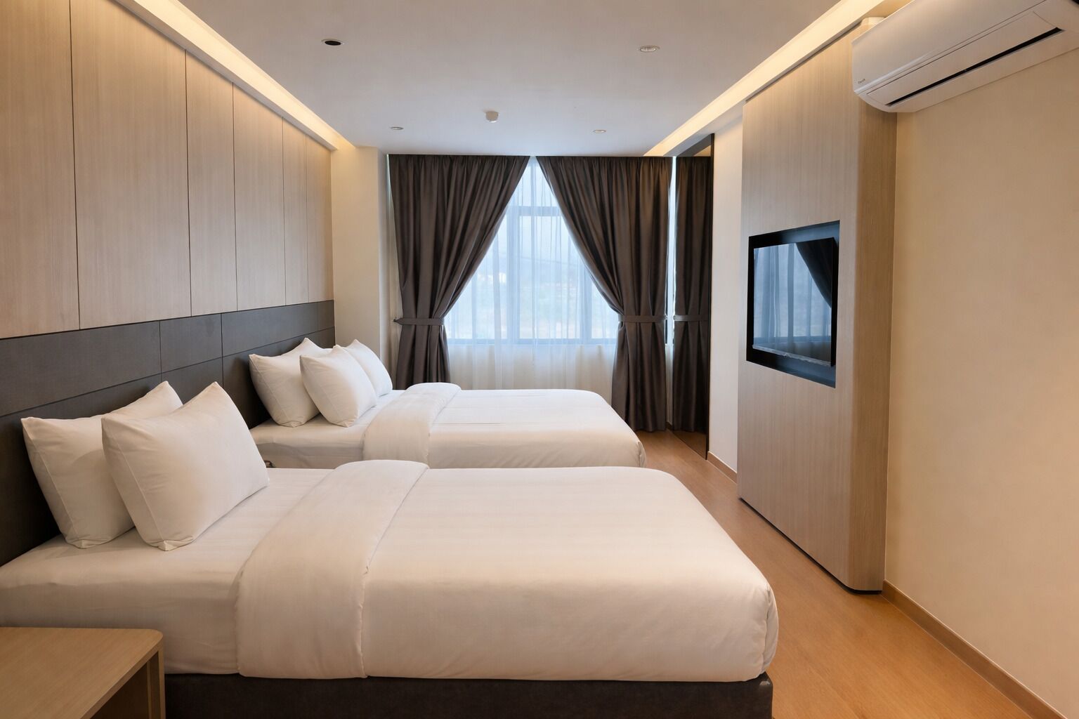 Family Room, Non Smoking | Minibar, in-room safe, blackout drapes, iron/ironing board