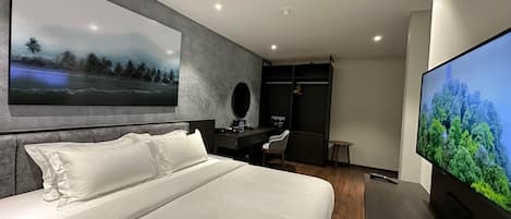 Deluxe King Room Without Window | Minibar, in-room safe, blackout curtains, iron/ironing board