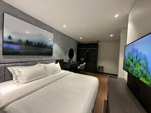 Deluxe King Room Without Window