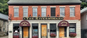 Tidy 2-Bed w/ Parking!🚗Wine!🍷UNH👩🏻‍🎓