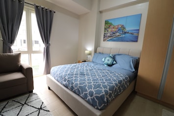 Cozy Studio in an excellent location. Across from T3, Near MOA & Casino.