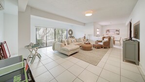 Smart TV - Welcome to your Dream Villa in the Florida Keys! (Key Largo)