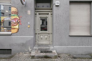 Exterior detail - Amazing Neukölln 1BR nr Körnerpark, by Blueground (Berlin)