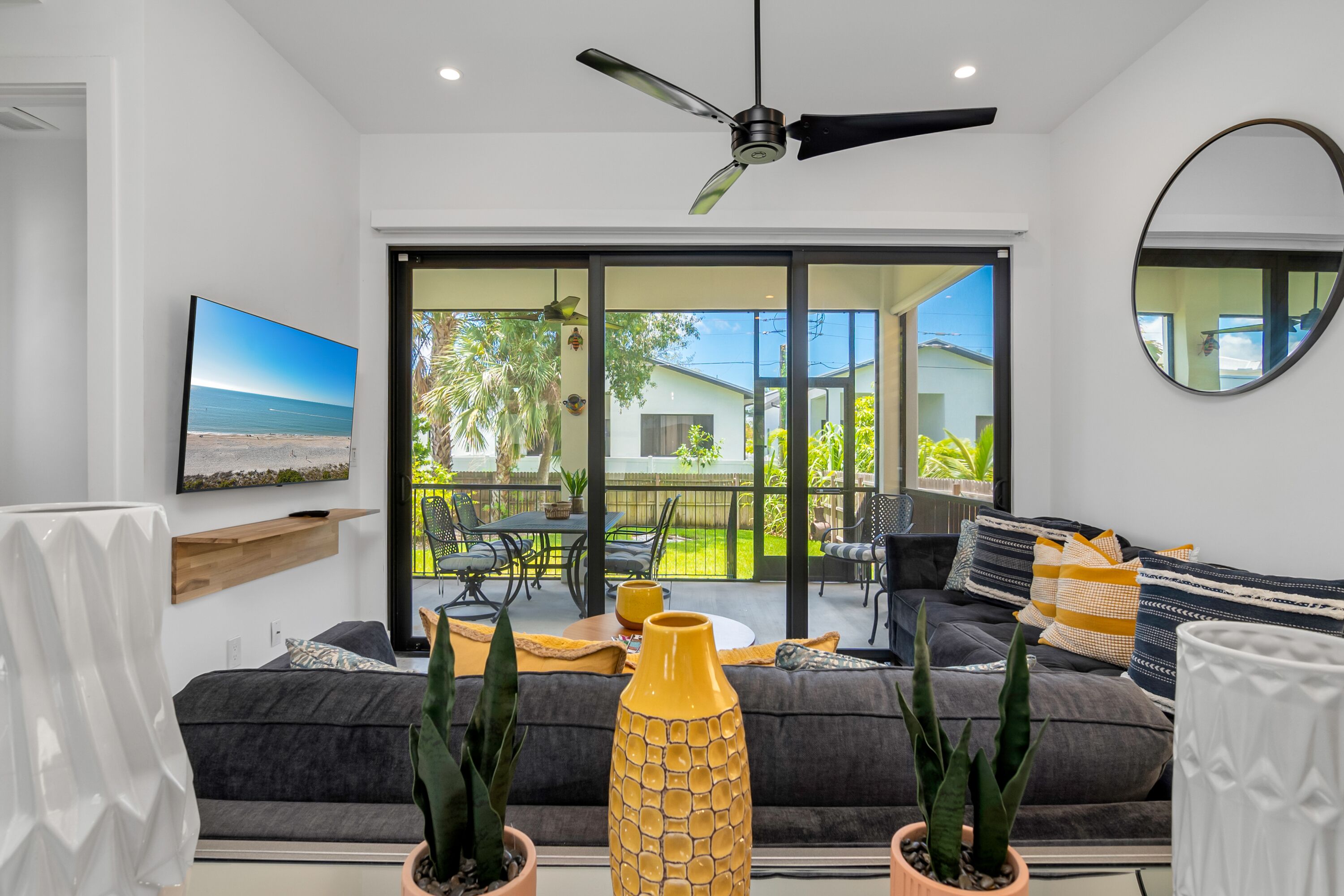 Beauvilla - minutes from downtown 5th Avenue and the beach.