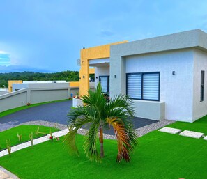 المنطقة المحيطة بالمنشأة