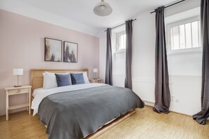 2 chambres, fer et planche à repasser, Wi-Fi, draps fournis