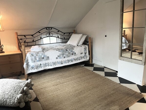 3 bedrooms, internet, bed sheets