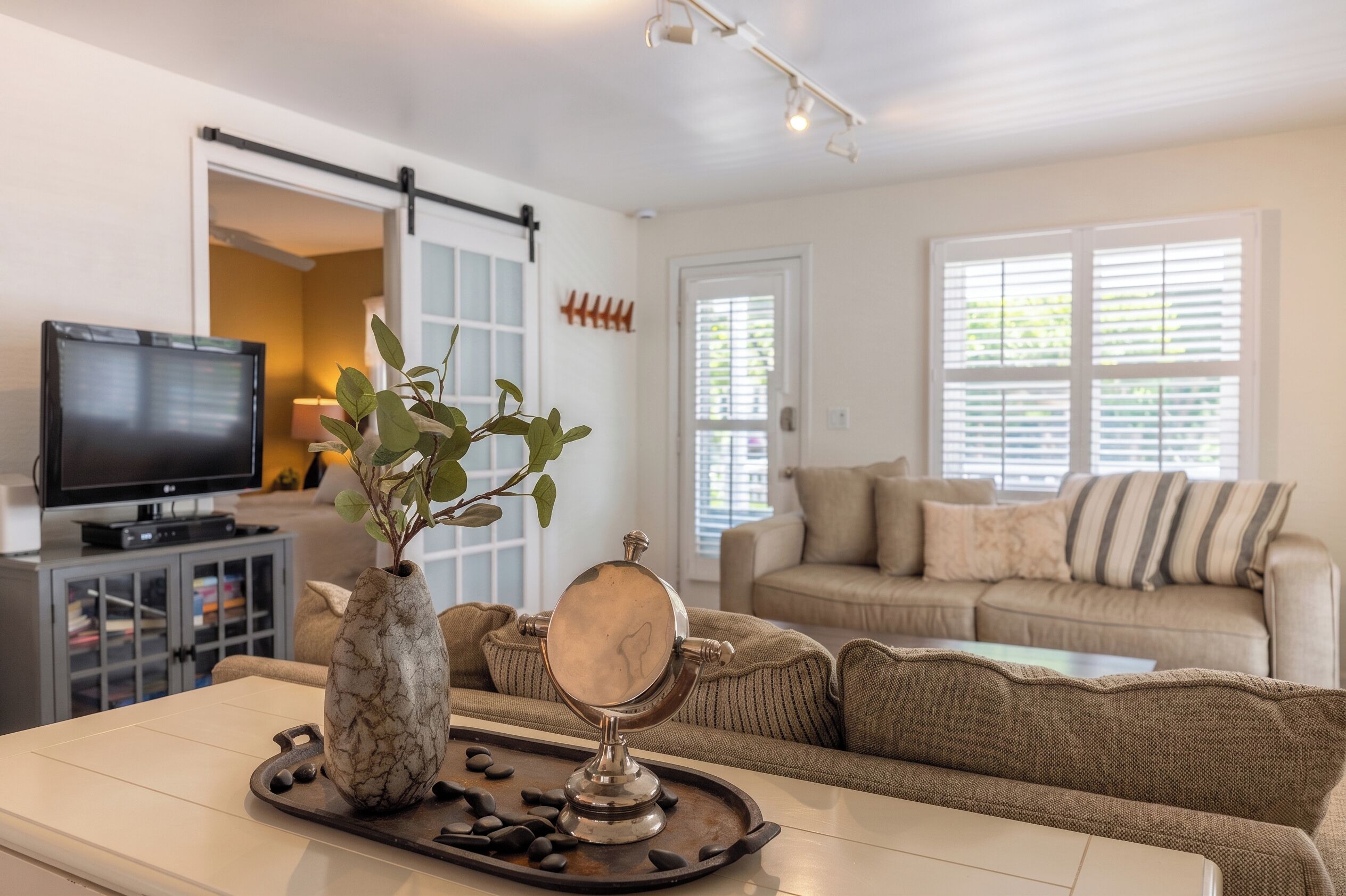 This Enchanting Pet-friendly Home Is Walking Distance To The Heart Of Downtown Saugatuck - saugatuck, MI