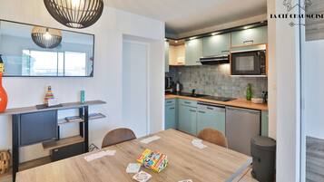 Réfrigérateur, micro-ondes, four, lave-vaisselle