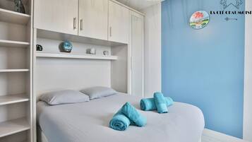 2 chambres, fer et planche Ă repasser