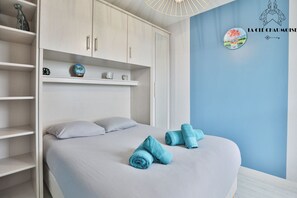 2 bedrooms, iron/ironing board