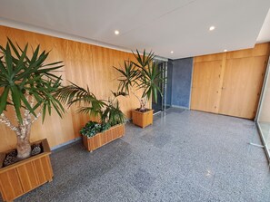 المنشأة من الداخل