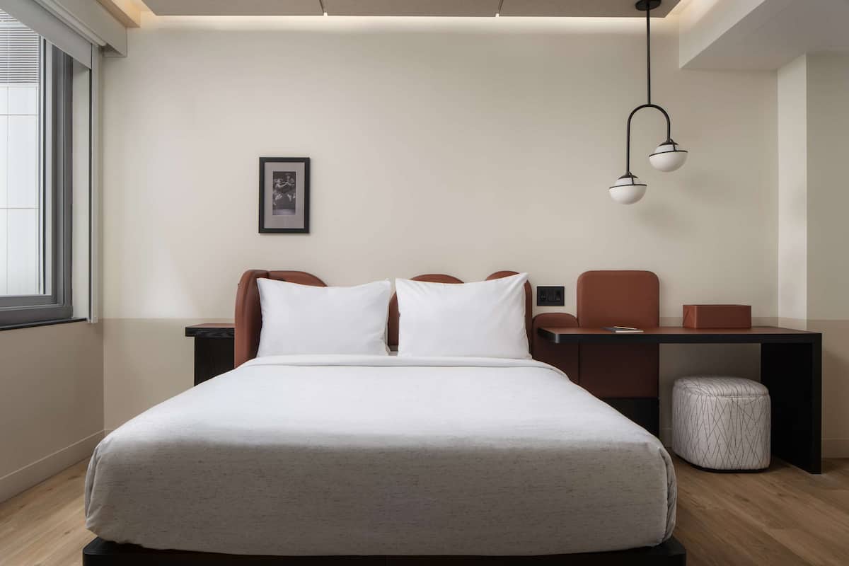 Hypo-allergenic bedding, in-room safe, laptop workspace