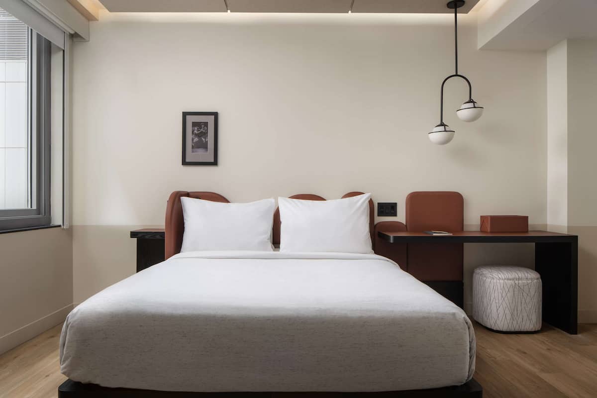 Hypo-allergenic bedding, in-room safe, laptop workspace