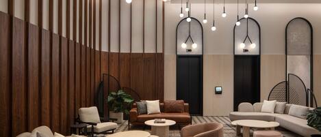 1 Queen Bed, City View, Hearing Impaired | Lobby