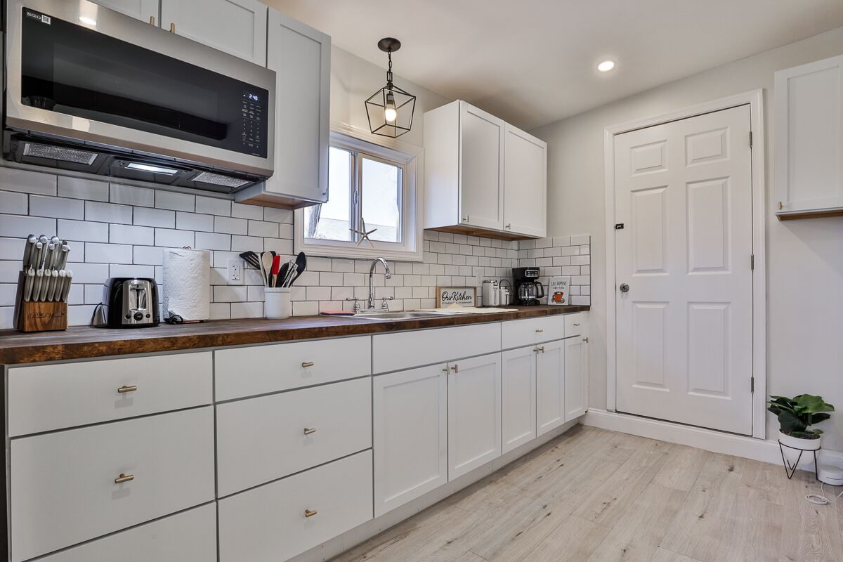 Refrigerador, microondas, cafetera y tetera y tostadora 