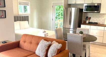 Cozy Salem Studio Near Tuscan Village & Boston