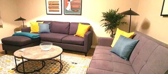 Mackie House: A fully equipped house in a residential area within the costal town of Port Glasgow