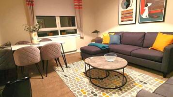 Smart TV, fireplace