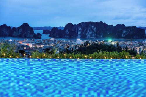 Indochine‑Style Private Pool Villa Full Bay View |5 BR | Karaoke • Billiards