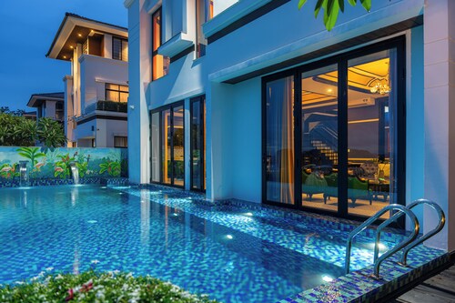 Indochine‑Style Private Pool Villa Full Bay View |5 BR | Karaoke • Billiards