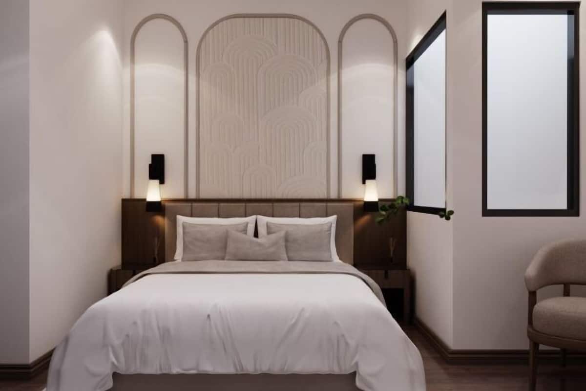 Minibar, desk, soundproofing, iron/ironing board